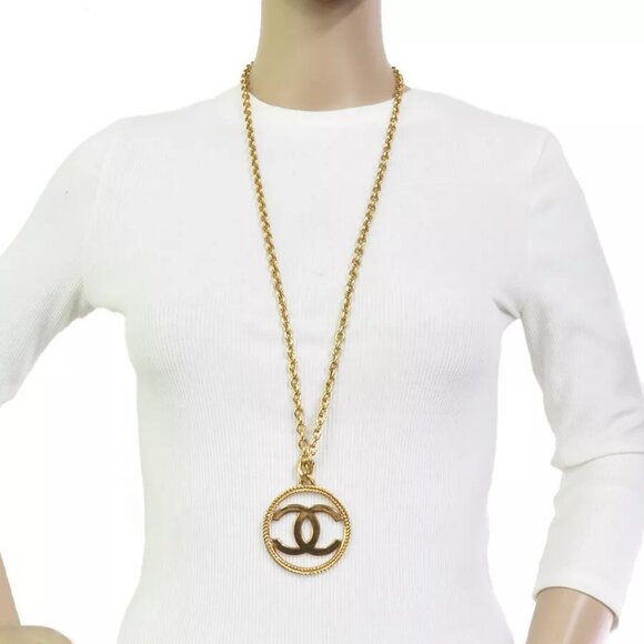 Auth CHANEL CC Logo Pendant Necklace Gold Metal - Picture 1 of 16
